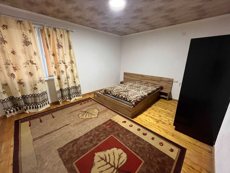 Продава къща на два етажа в Кортен