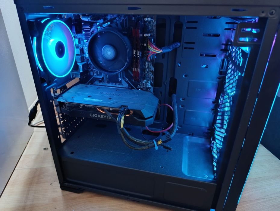 Геймърски компютър - с монитор , клавиатура , мишка