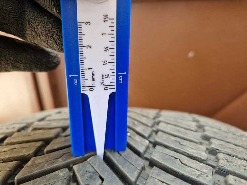 2 Bridgestone R20 275/45
всесезонни гуми
DOT4620