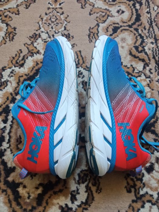 Vând adidași Hoka one one Nr 42