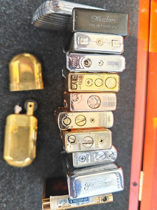 Lot 13 brichete vintage mini-colectie, functionale ani "80