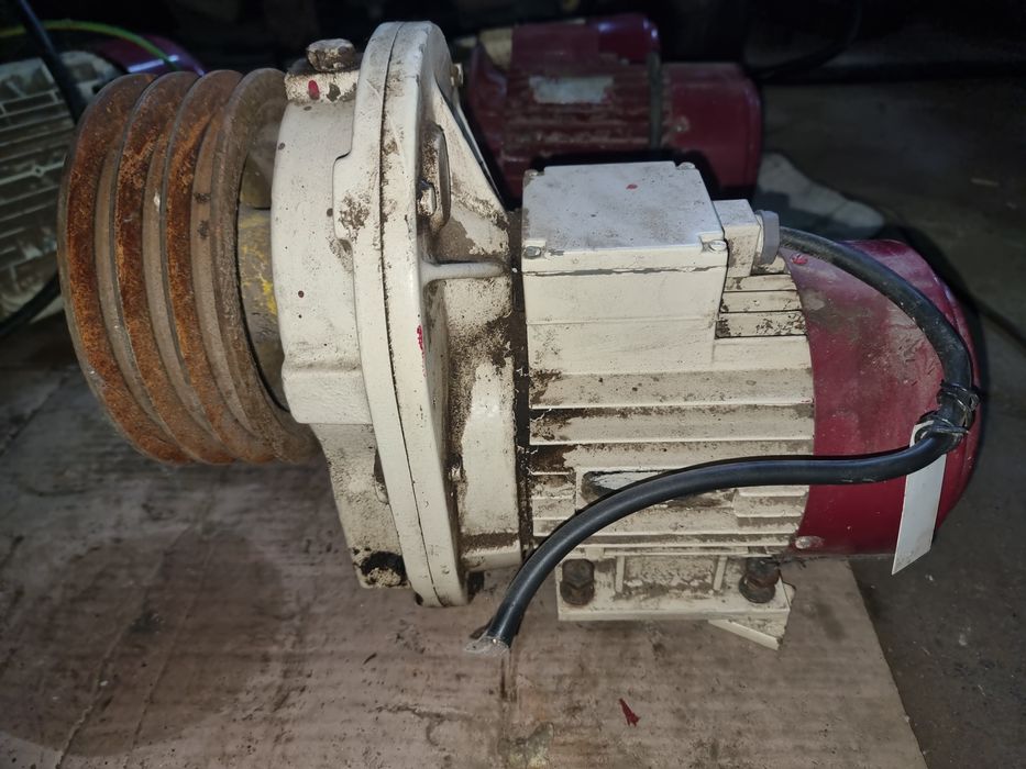 Продам электродвигатель