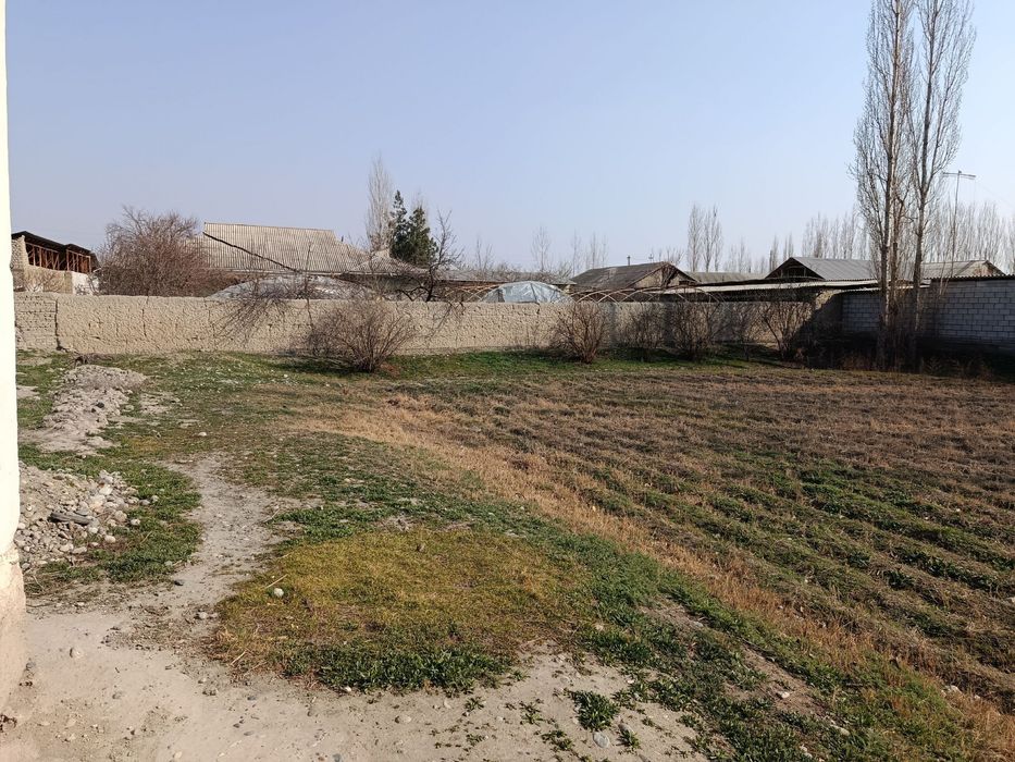 Toshloq tumaniga yaqin joyda yer uchastkasi sotiladi