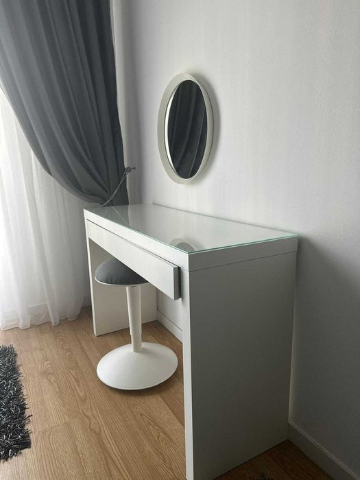 Set masa cu sertar, oglinda si scaun pentru machiaj