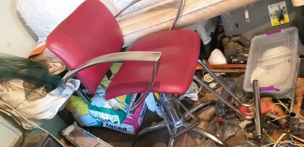 Фризьорски стол оборудван