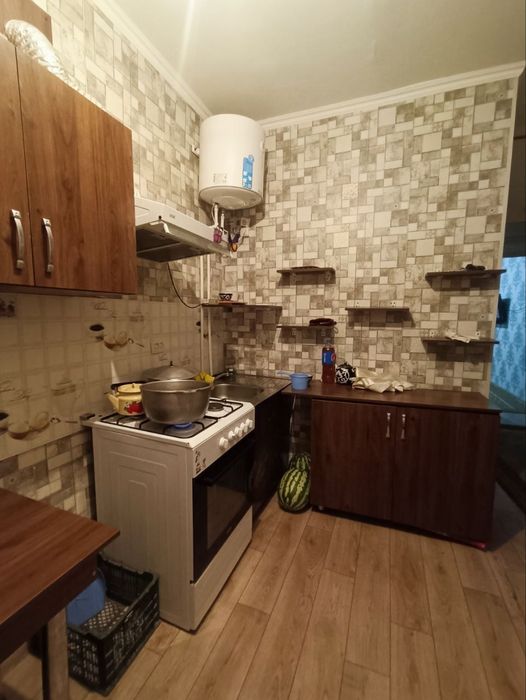 Риэлтор. Продам 1/1/2  Спутник -8. Дом деревянный. 32 кв м