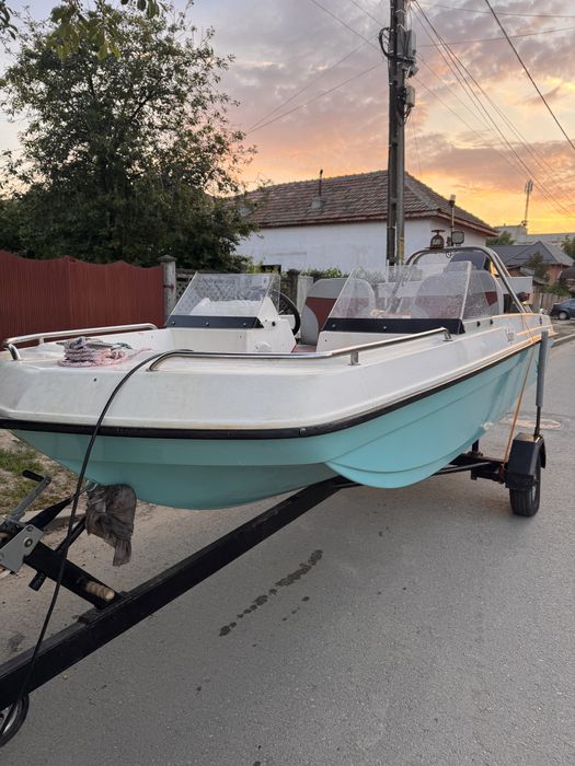 Barca cu motor de vanzare