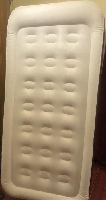 Saltea gonflabilă pentru o persoană