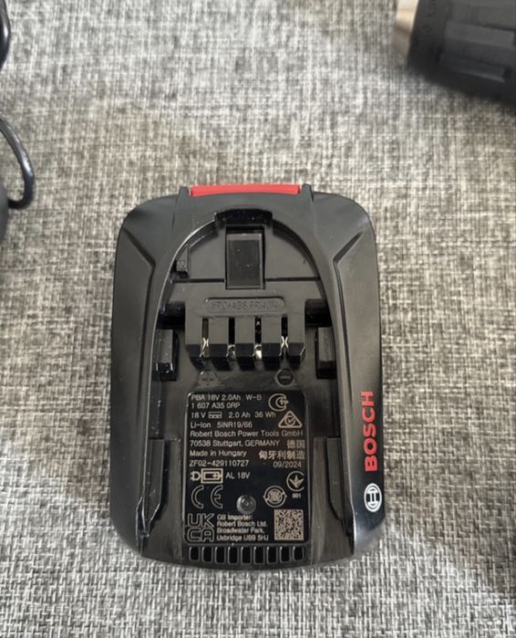 Masina de gaurit si insurubat Bosch cu 2 baterii 18 V 2Ah si invarcato
