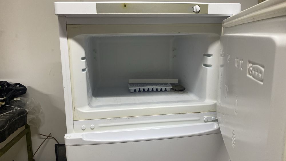 Холодильник indesit