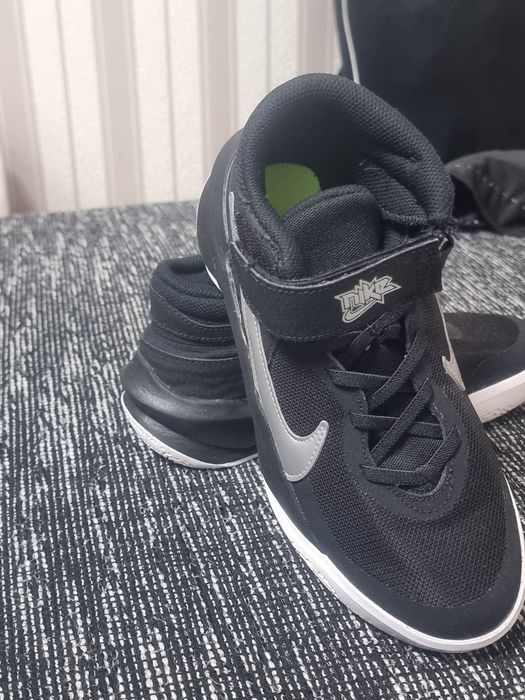 Adidasi Nike mărimea 38