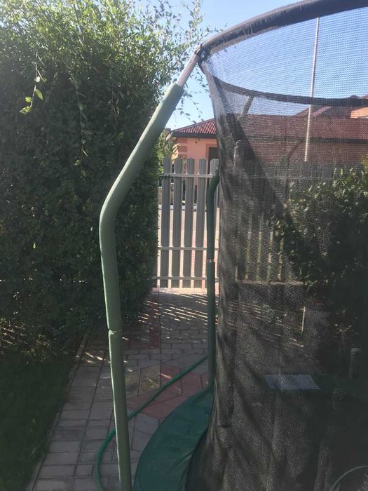 Батут с защитной сеткой