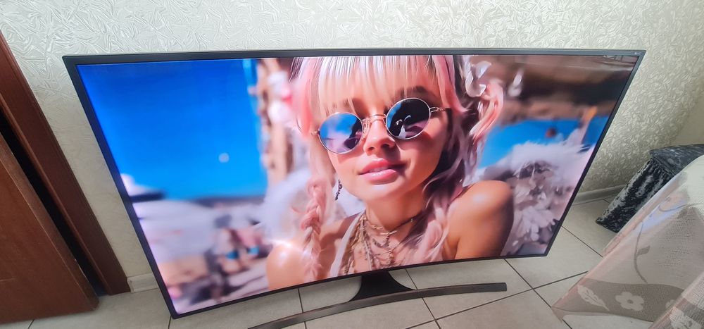 Смарт тв Samsung 165см.