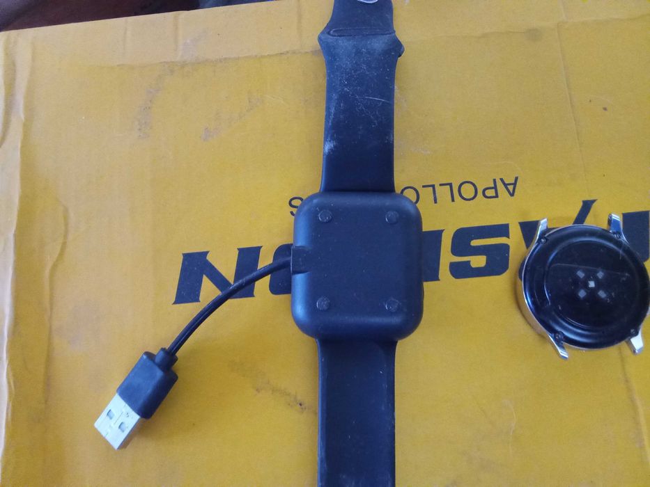 Продавам 2 smart часовника samsung