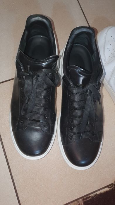 Adidași purtați în stare bună