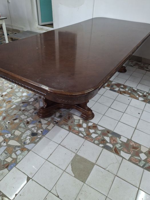 Стол для гостей.  Дубовый