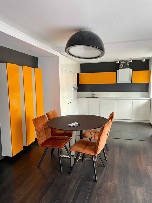 Дава се под наем Тристаен апартамент в Пловдив, Център - 95 кв.м за 425 € - Снимка #2