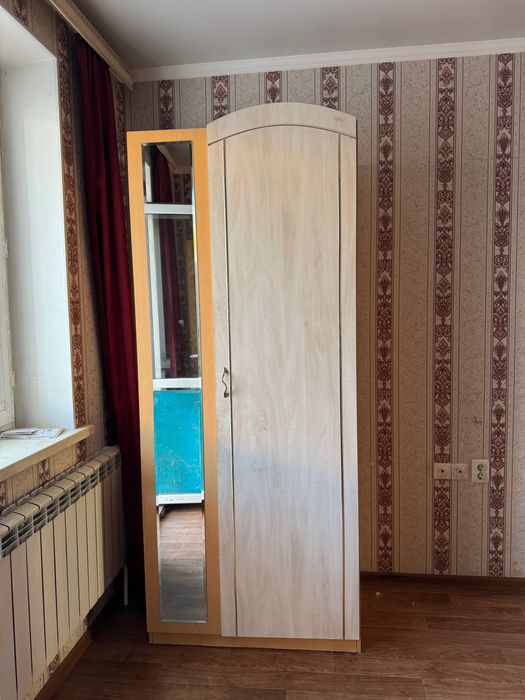 Платяной шкаф с зеркалом