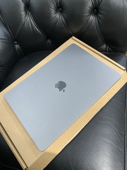 MacBook Air 15-inch / Apple M2 / 8 GB/ 256 GB / Foarte bun |