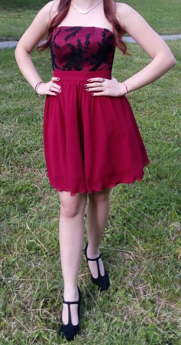 Рокля цвят бордо