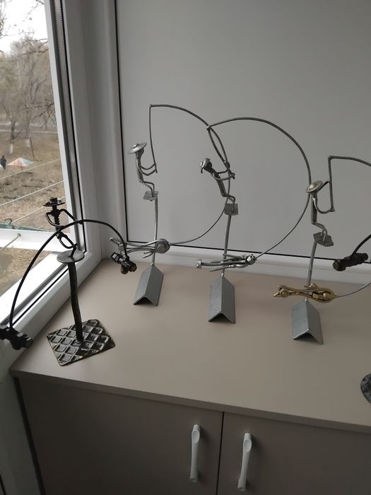 Сувенирчики неваляшки,рыбаки, акробаты.