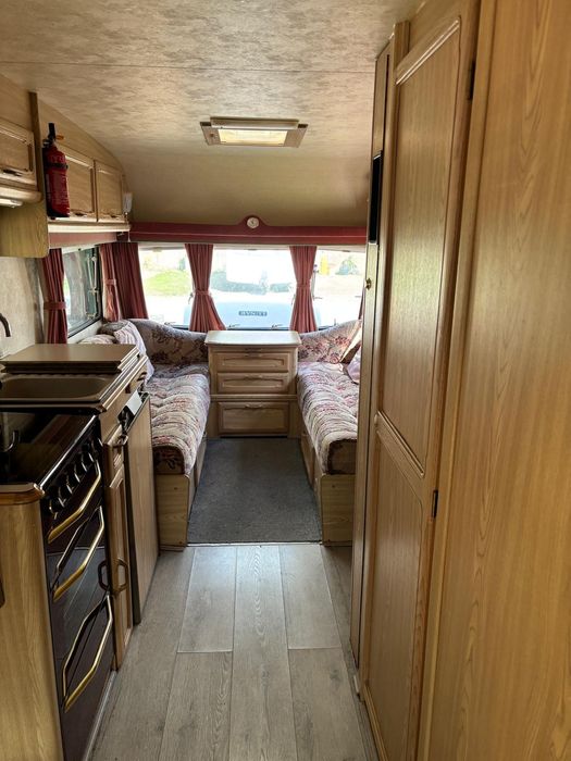 Rulotă Lunar XL2000 525 - 4/5 locuri  - FĂRĂ UMEZEALĂ