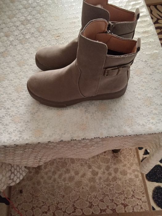 Продам  женские ботиночки