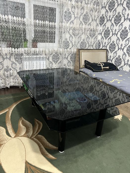 Mebel oynalik stol sotiladi