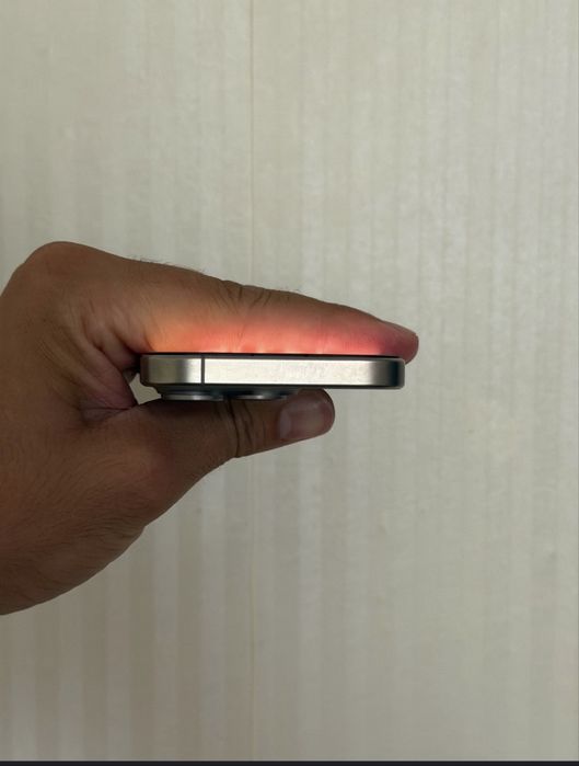 Продам Iphone 15 pro Titan 128gb