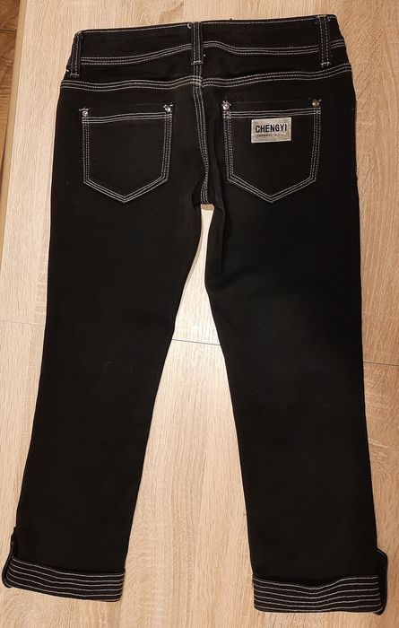 Нов ,еластичен и ефектен,черен елек,Eластични  слим дънки и камуфлажен