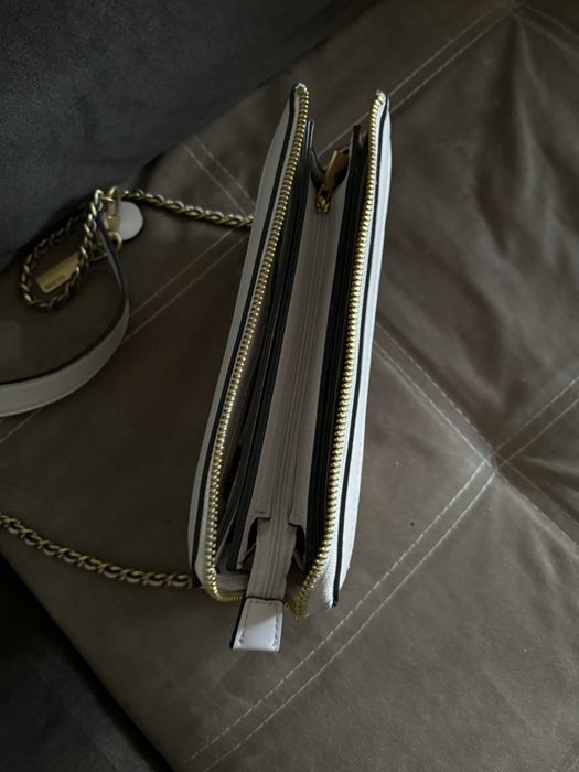 Дамска чанта Guess