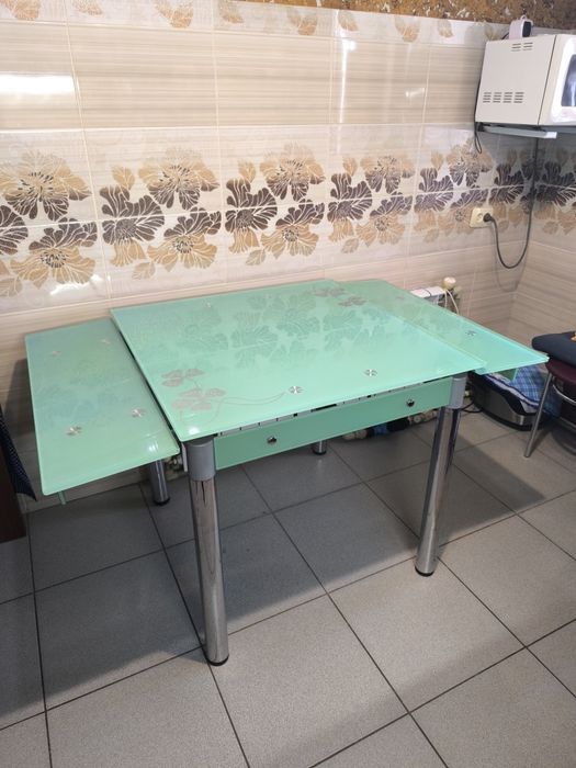 Кухонный стол продам