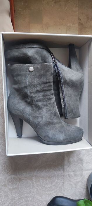 Vând botine piele întoarsă