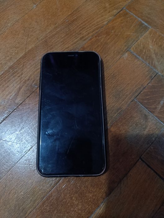 Vând iPhone 11 folosit