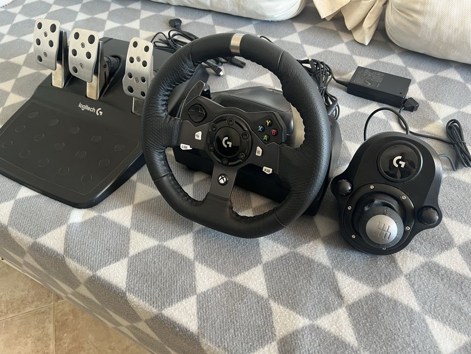 Logitech G920 + Shifter + Педали | Xbox / PC | Като нов