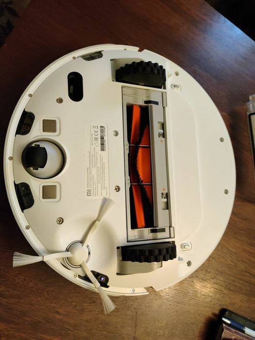 Продаётся робот пылесос Xiaomi Mi Robot Vacuum Mop