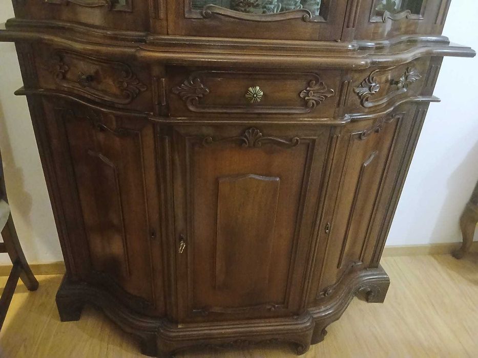 Vitrine cu Intarsie
