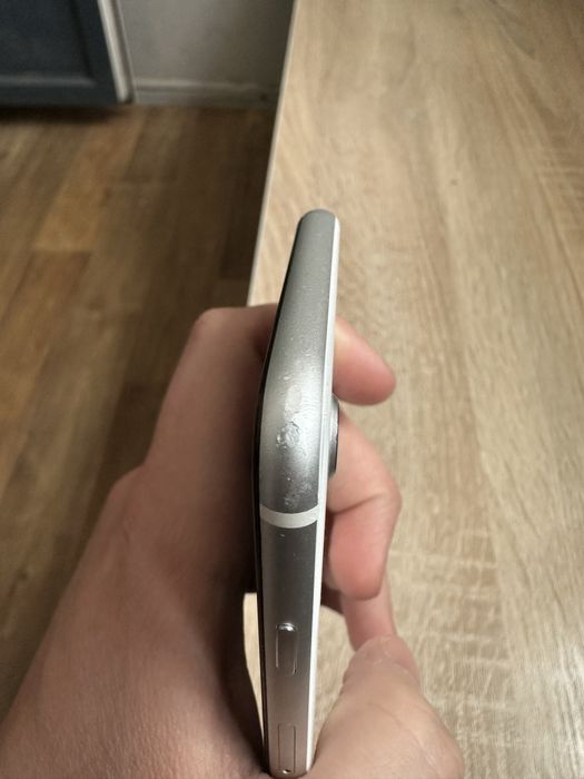 Продам Iphone se 2