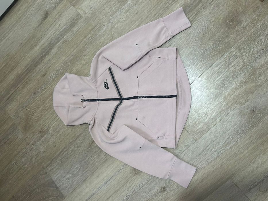 Nike tech fleece roz de fete