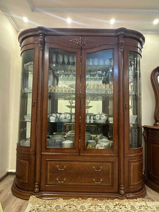 Сервант с комодом