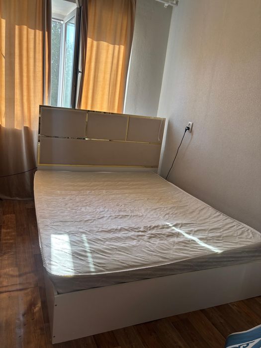 двуспальная кровать