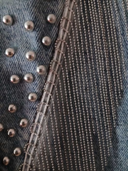 Geaca de blugi,albastra cu paiete si lanturi,marimea M