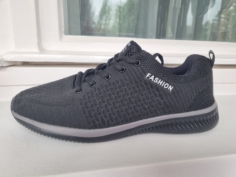 Pantofi tip sport usori, respirabili.