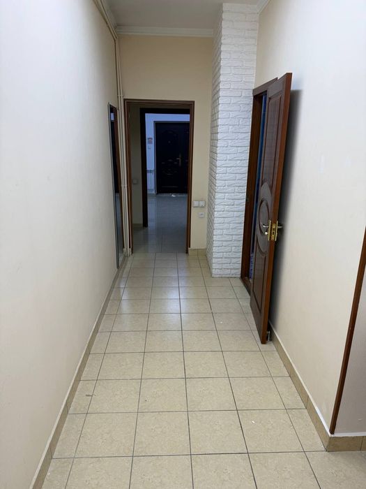 Продаётся 3(4)1/5 Буюк ипак йули (метро Горького) нежилое