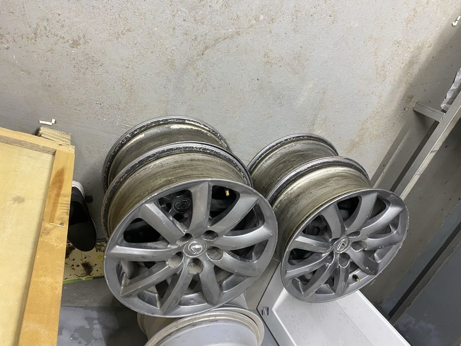 Продам титанки лексус 18 диаметр.