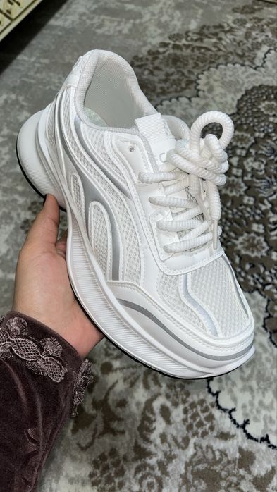 Кроссовка 41 размер