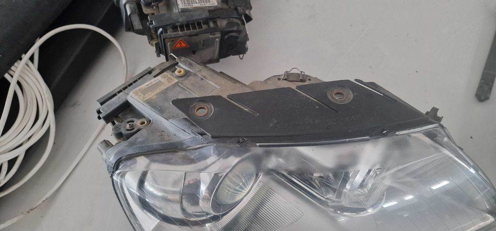 Far Dreapta Bi Xenon Passat B6 cod 3C0941754G