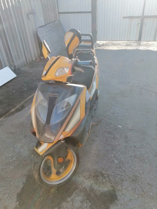 Продам скутер 150кубов