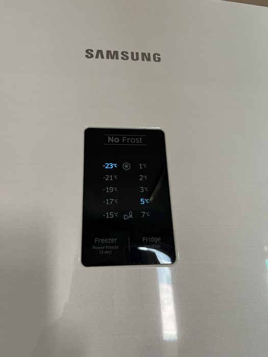 Холодильник Samsung