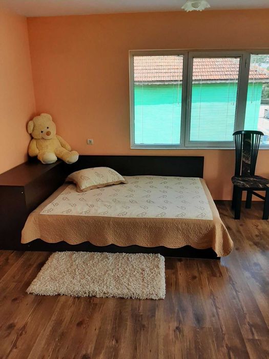 Продавам двуетажна къща